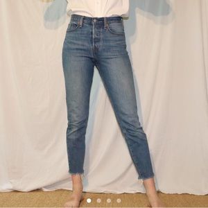 Levi’s Wedgie fit light wash cropped jeans